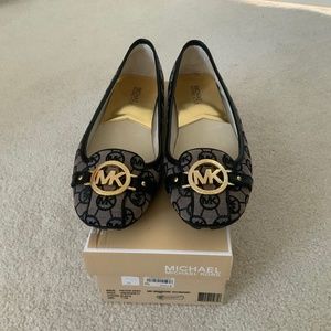 Michael Kors Signature Flat - New with Box